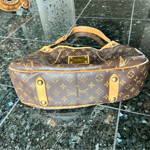 LOUIS VUITTON - Picture 3 of 10